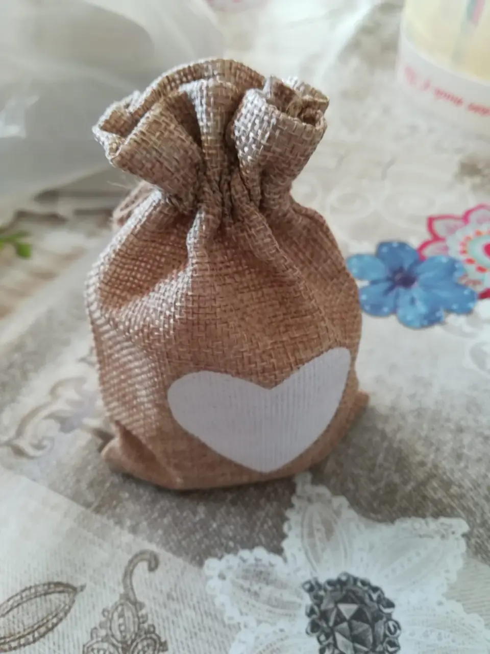 Bomboniera in sacchetto di juta con cuore